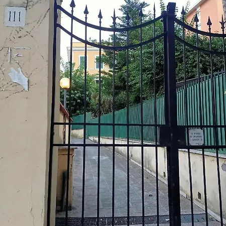 A Апартаменты *